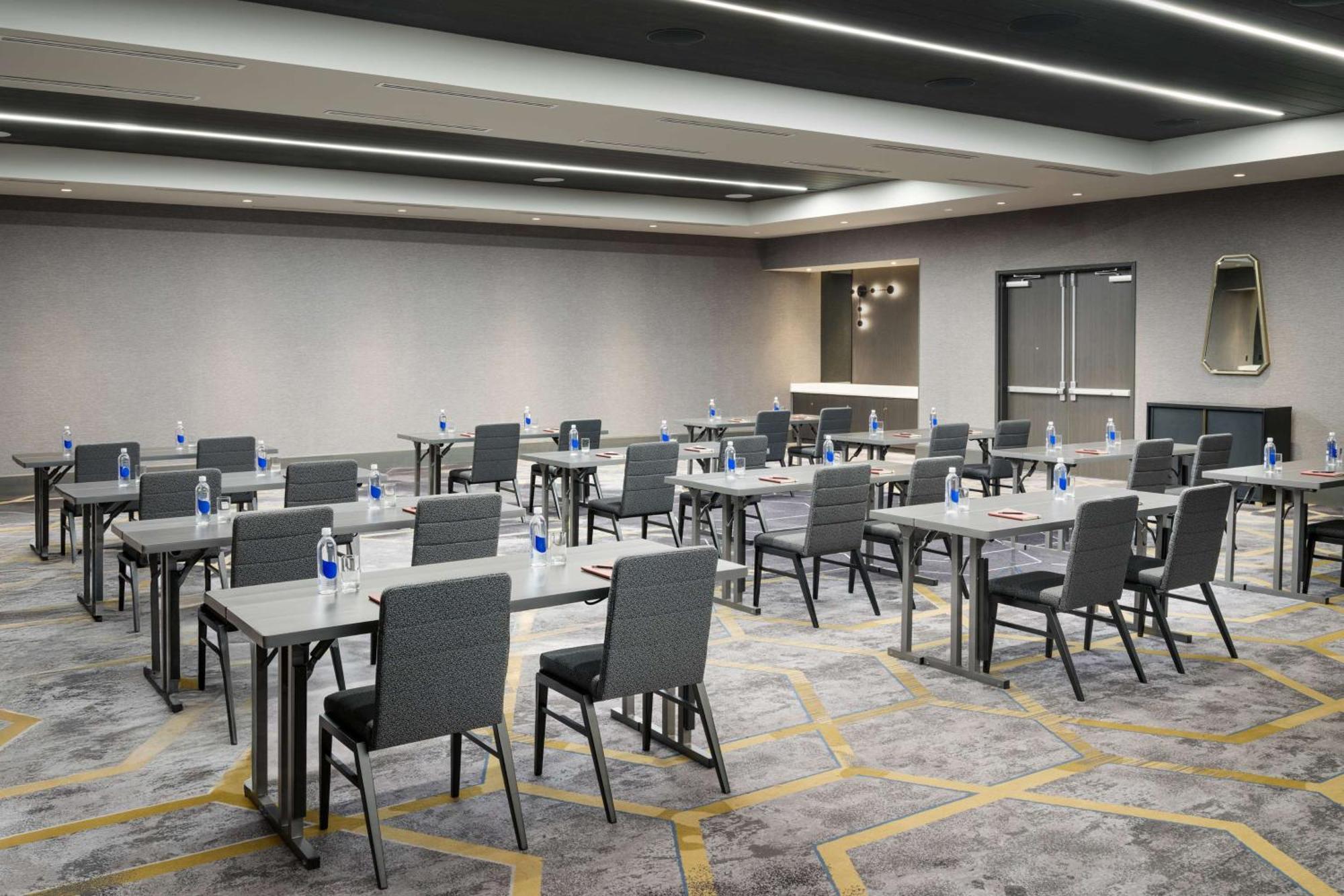 Tempo By Hilton Raleigh Downtown Hotel Exterior photo